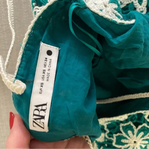 Green dress - Picture 3 of 3